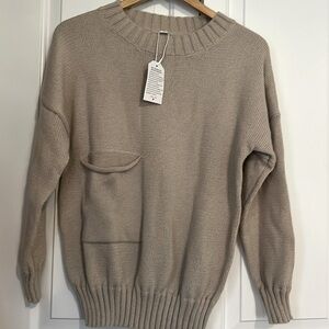 Oversized women’s sweater, size Small, Tan NWT